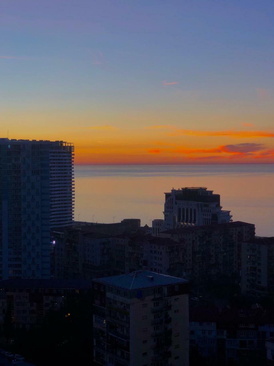 Cozy Bright Apartment With Amazing Sea View Batumi Ngoại thất bức ảnh